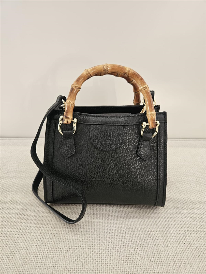 Borsa In Pelle Piccola Con Manici Legno Cm 20 X Cm 16 - Divisione Chickster's cod. M3530 main:sha1=b609a1c6222e65b219d1039fbd39792a066396f6