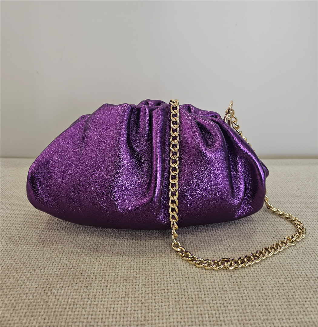 Borsa Pasticcino Piccola Laminata Con Tracolla Dorata - Divisione Chickster's cod. M3540 main:sha1=1ff5d9b07c4b86b923418cae2e4bc55b61d3046e