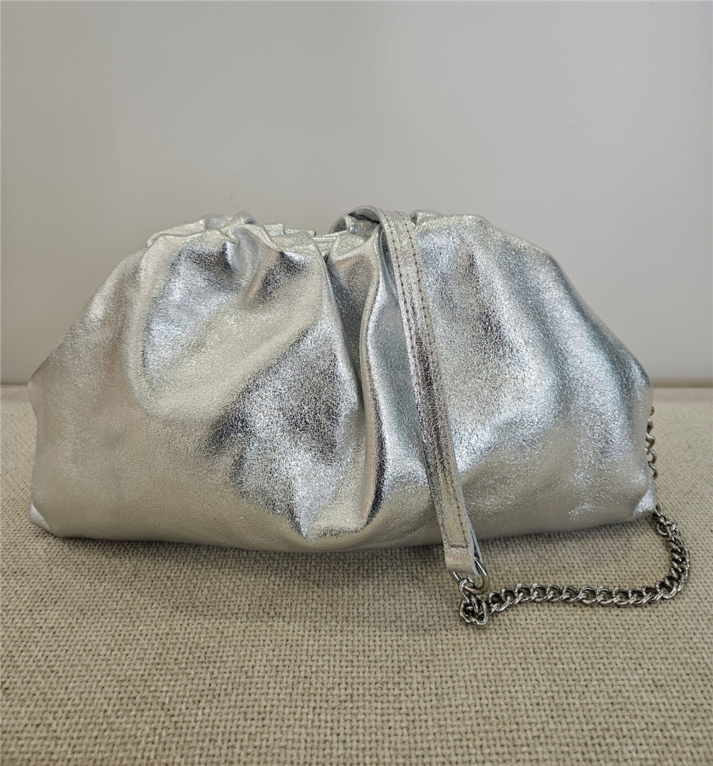 Borsa Pasticcino Grande Laminata Con Tracolla Argento E Pelle - Divisione Chickster's cod. M3539 main:sha1=0be61e845515629075e1a5b50b5008631609f955