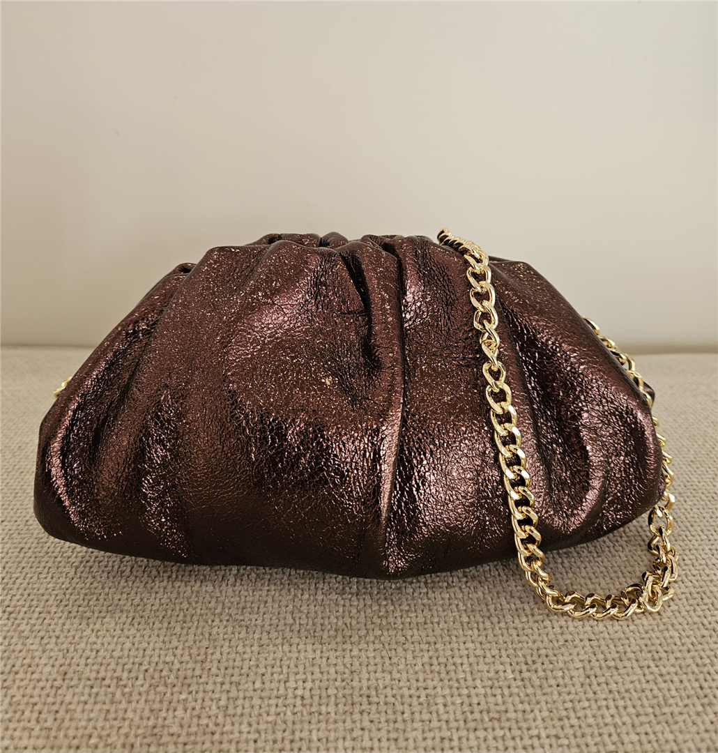 Borsa Pasticcino Piccola Laminata Con Tracolla Dorata - Divisione Chickster's cod. M3540 main:sha1=e0155e90a0ccf1ecbdb64a0e52cfe98b6cec0478