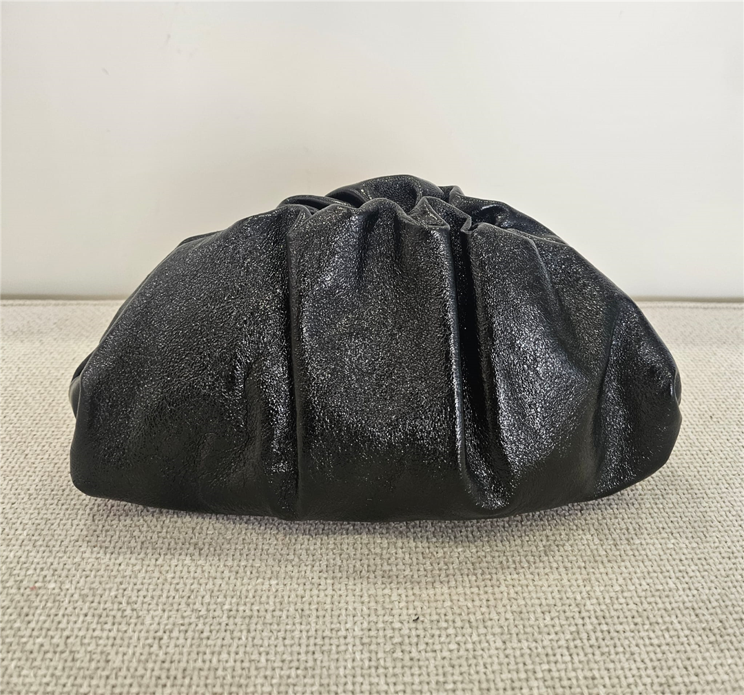 Borsa Pasticcino Piccola Laminata Con Tracolla Dorata - Divisione Chickster's cod. M3540 main:sha1=f372b82639fccd4189e5ae242bc8a25b48ec0723