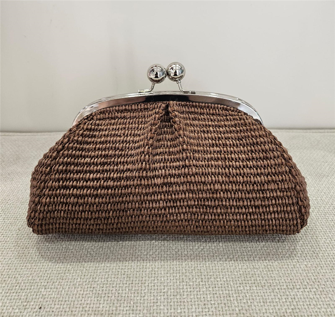Borsa Pasticcino In Rafia Piccola Con Tracolla Lung. 24cm H 13cm - Divisione Chickster's cod. M3545 main:sha1=261b1a22a89452218447311ea10834c446376e44