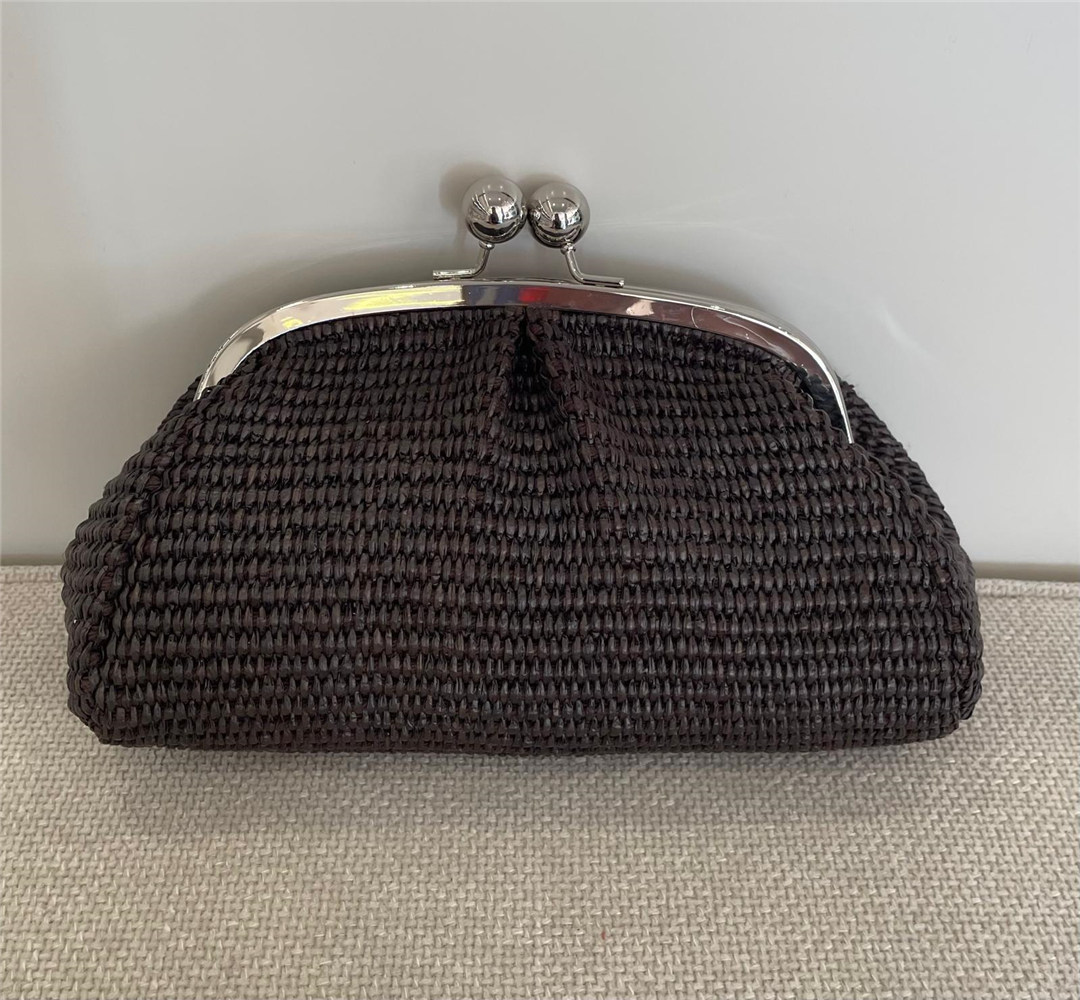Borsa Pasticcino In Rafia Piccola Con Tracolla Lung. 24cm H 13cm - Divisione Chickster's cod. M3545 main:sha1=3ddf285543e50168f8d7a448482de483780d58b3