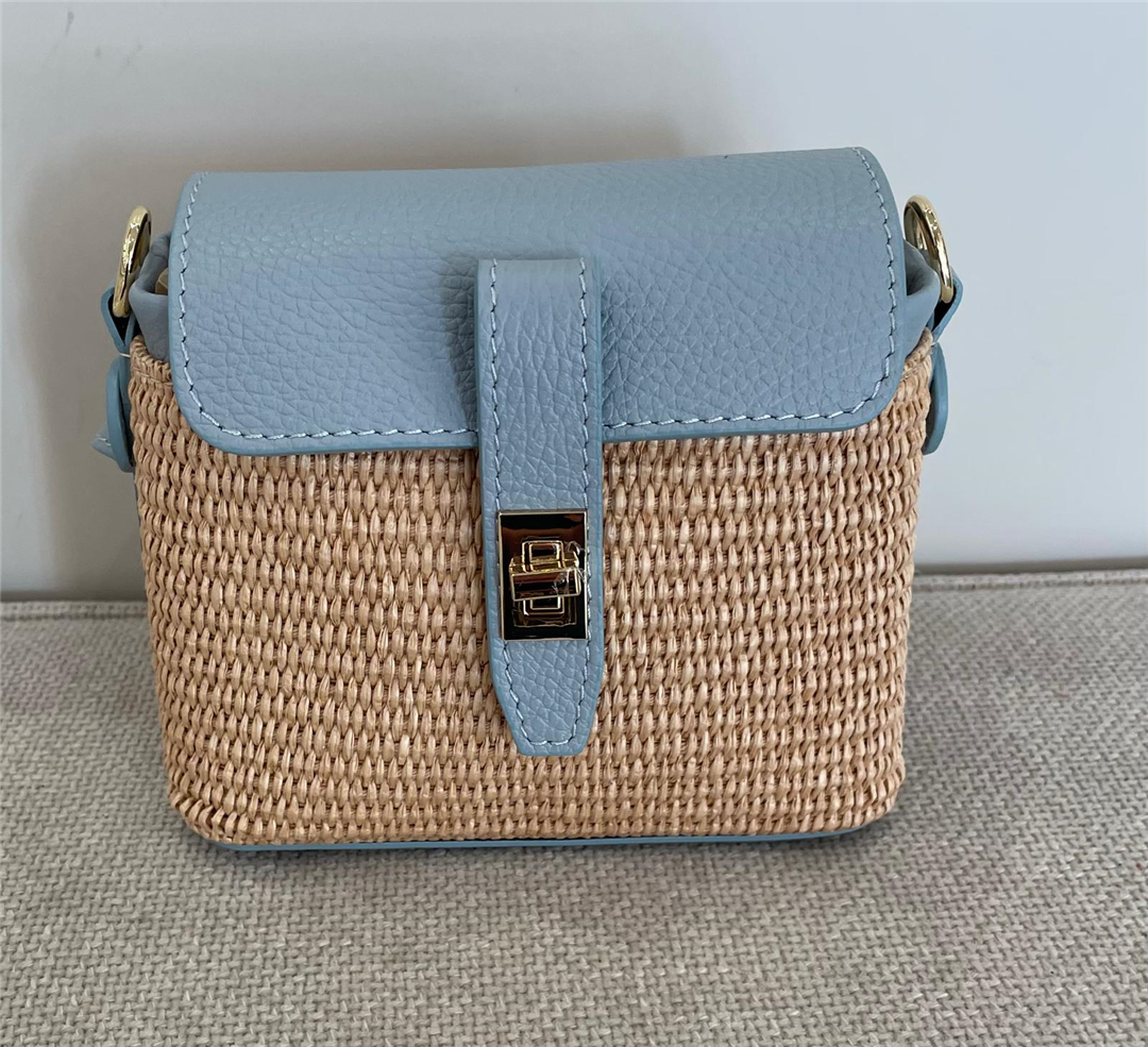 Borsa Bauletto In Rafia Con Tracolla Dorata Lung.18 Cm H. 14cm - Divisione Chickster's cod. M3548 main:sha1=aa25286c8ebb1a69c2e954e6811cdad75e80cc7c