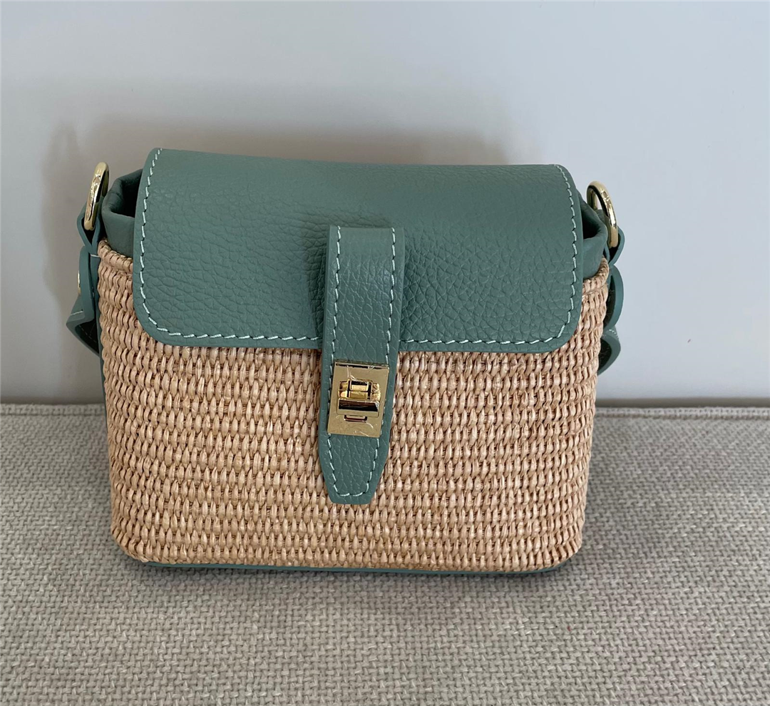 Borsa Bauletto In Rafia Con Tracolla Dorata Lung.18 Cm H. 14cm - Divisione Chickster's cod. M3548 main:sha1=7968ab8451f6914531235c5ba8b9df1fc500f0f3