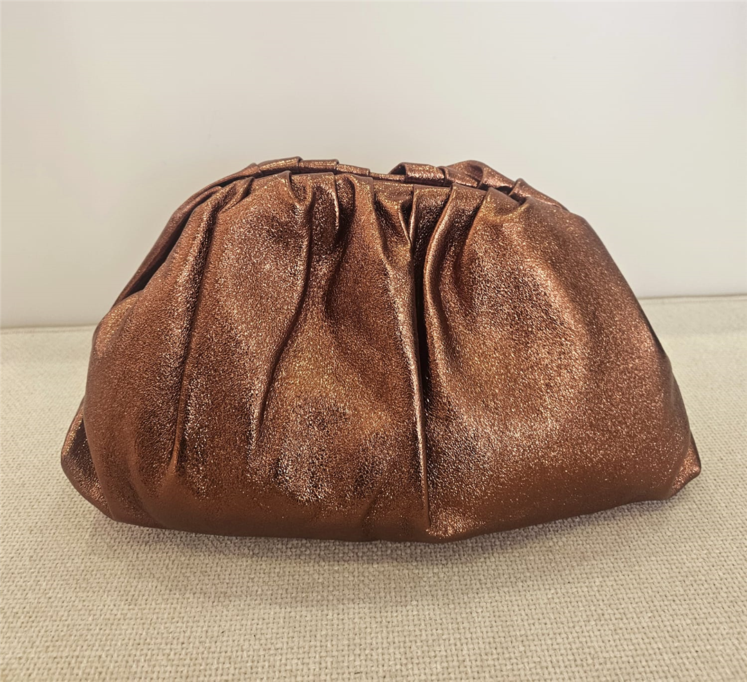 Borsa Pasticcino Grande Laminata Con Tracolla Argento E Pelle - Divisione Chickster's cod. M3539 main:sha1=f3a1ab0b3b072fce766f539243722d3e42465f94