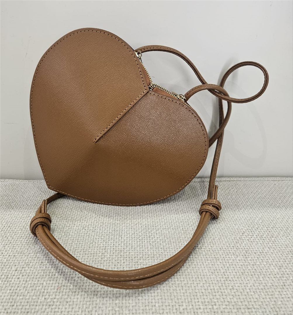 Borsa Cuore In Pelle Con Zip E Tracolla - Divisione Chickster's cod. M3567 main:sha1=86de603d3019a387cf337ebf95381ca28cbc58ae