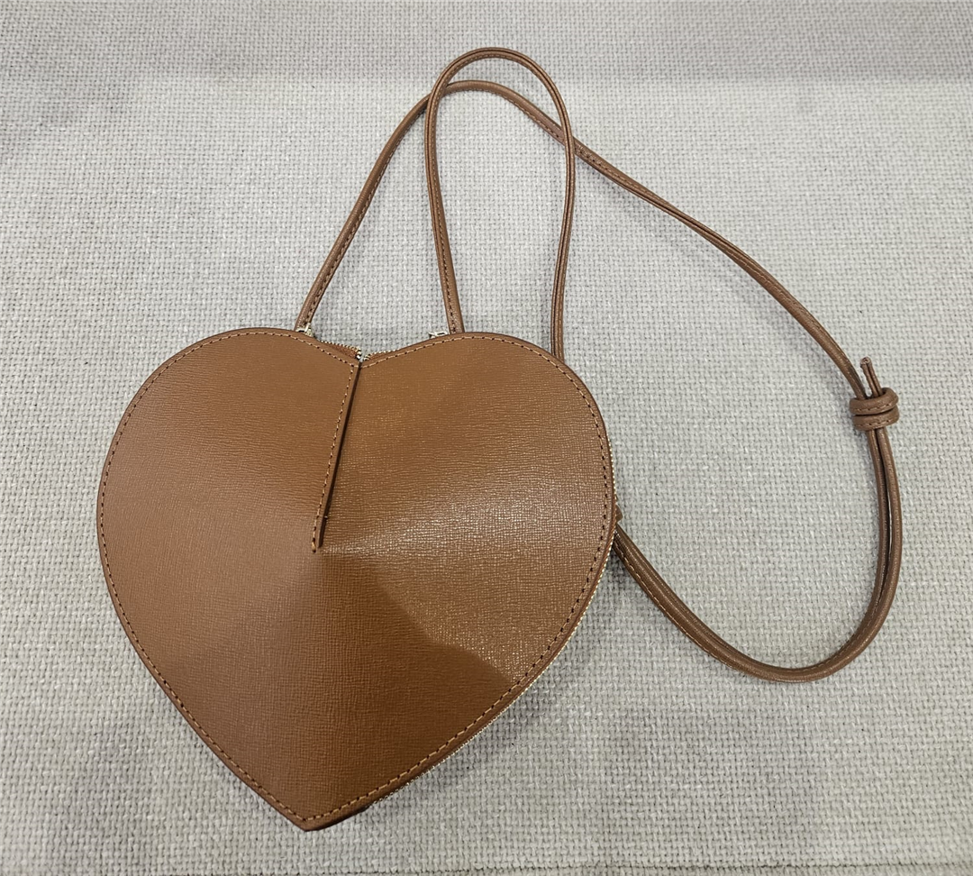 Borsa Cuore In Pelle Con Zip E Tracolla - Divisione Chickster's cod. M3567 main:sha1=c271407b2eaf05304dfff6f73e226e2ec54f7c7f