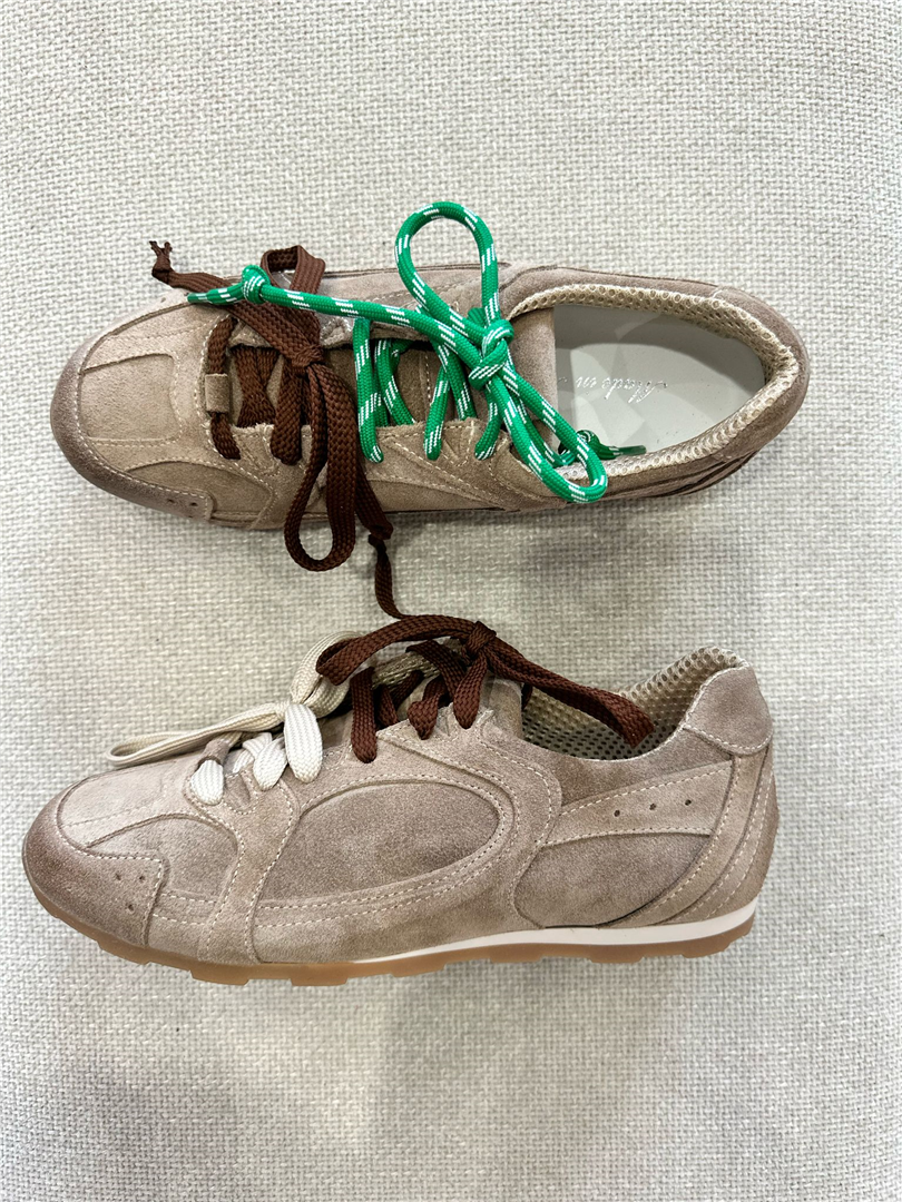 Sneakers In Camoscio Con Lacci Bicolore - Via Mondana cod. CLARA main:sha1=8ea053d5d05c8517ecff680b7a4d5a45cdfe6707