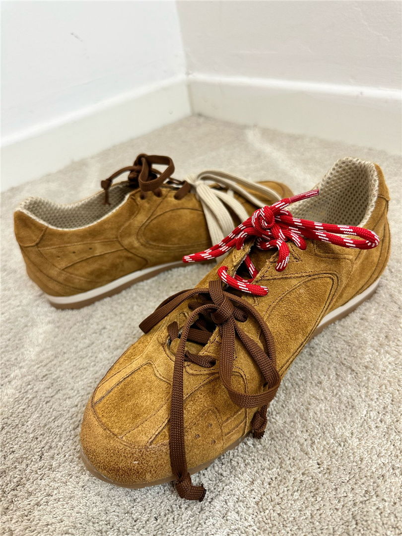 Sneakers In Camoscio Con Lacci Bicolore - Via Mondana cod. CLARA main:sha1=c007e33d3164c0c2a42157ebeec3e96038ca470a