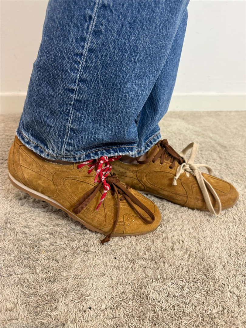 Sneakers In Camoscio Con Lacci Bicolore - Via Mondana cod. CLARA main:sha1=2fbda1f33484d19ec1d45fd8767764b11d3ff723
