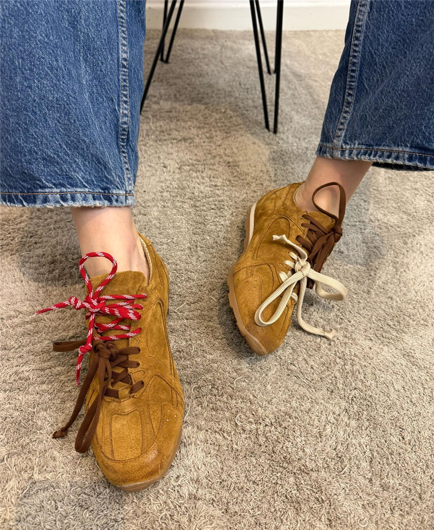 Sneakers In Camoscio Con Lacci Bicolore - Via Mondana cod. CLARA main:sha1=2c65434c6bdbf45a1940323084cb04f0a33cfc08