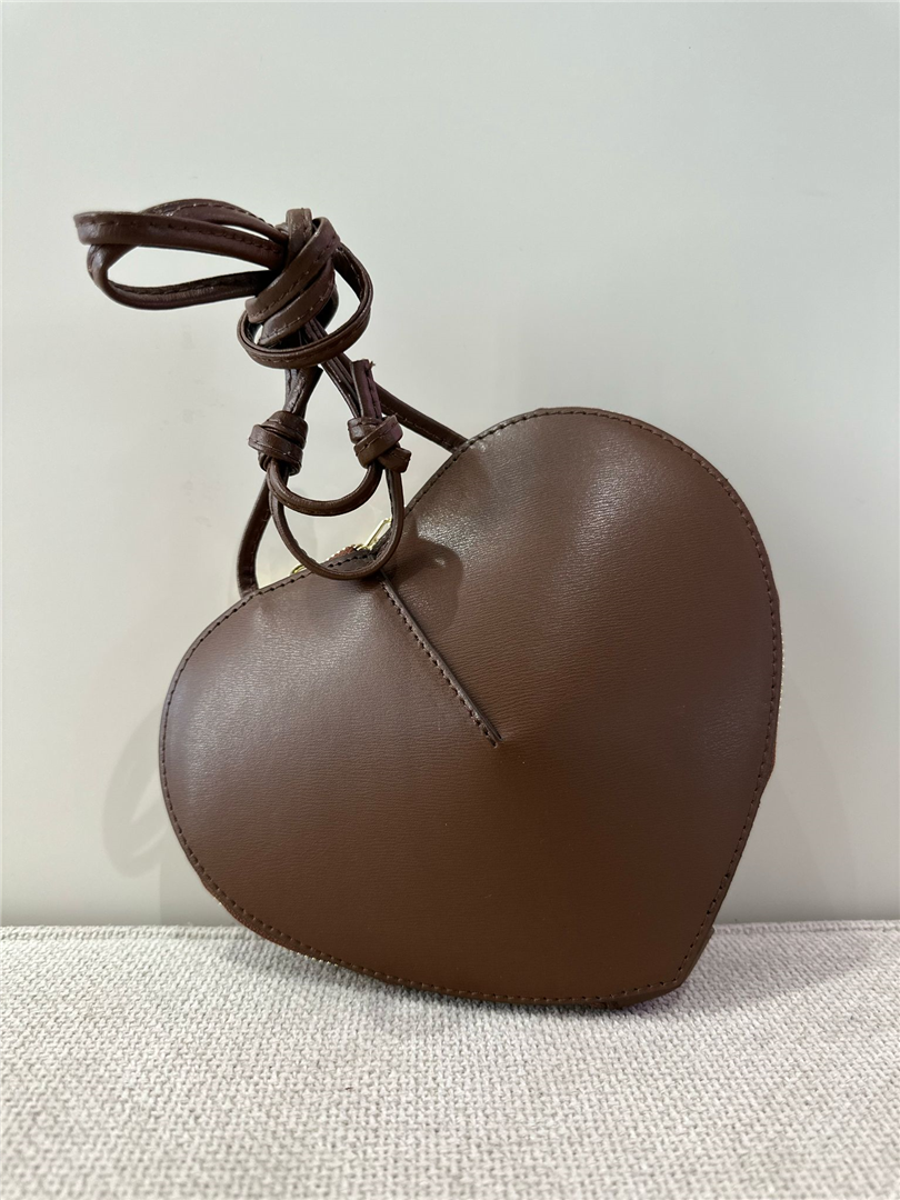 Borsa Cuore In Pelle Con Zip E Tracolla - Divisione Chickster's cod. M3567 main:sha1=c22b0ba845c1e35fd8e49bf4bc2d82b70d378c03