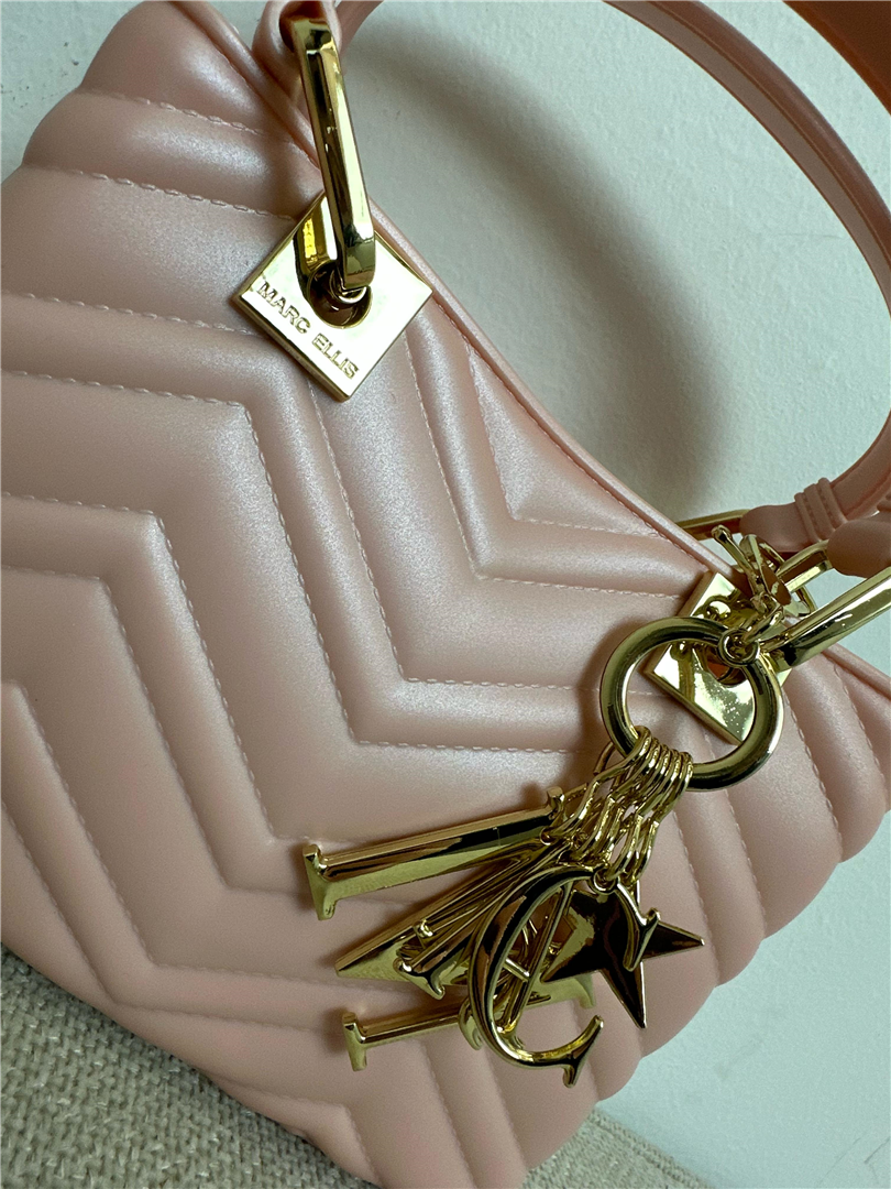 Handbag Con Charms L. Cm 25 H. Cm 15 - Marc Ellis cod. FLAT KRISSYMWAVE main:sha1=de2c6c968318351cdb2c0b107a52701dff91e750