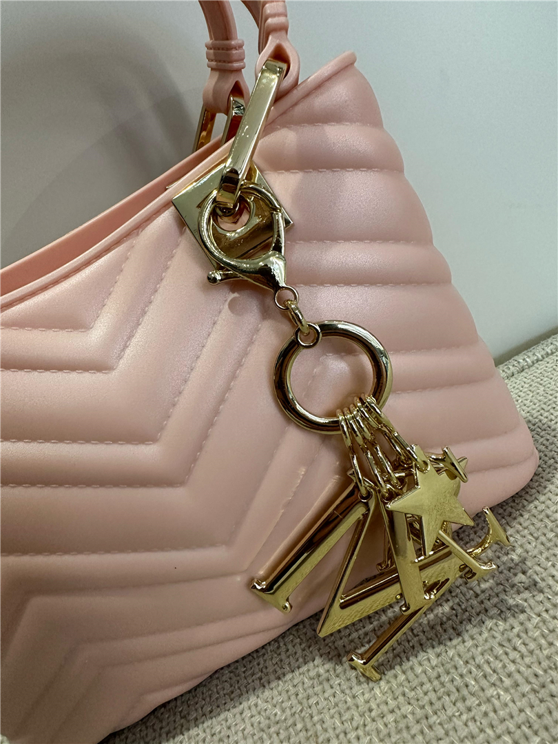 _handbag Con Charms L. Cm 19 H. Cm 14 - Marc Ellis cod. FLAT KRISSYSWAVE main:sha1=1a47d59bfa5e293e33c050c4b1d7ee847bf2b915