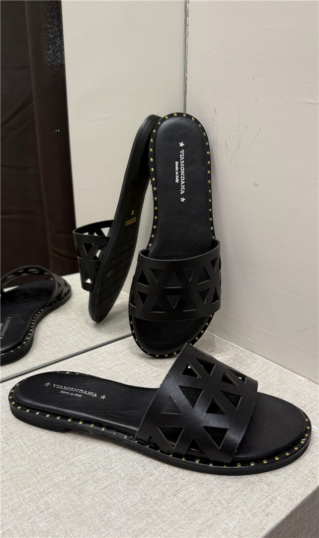 Sandalo In Pelle Con Fascia Traforata - Via Mondana cod. JESSYNOB main:sha1=0a33fa848bb61a3ad0f9d923d688b20986a7ac6c