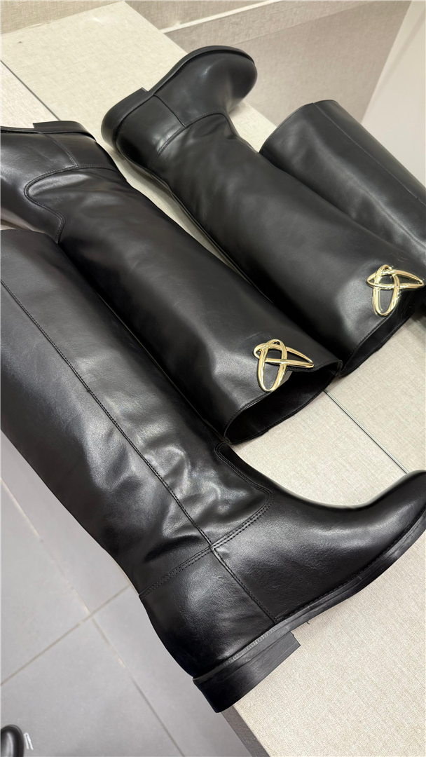 Ovye Stivale In Pelle Con Gambale Alto Applicazoone Logo Dorato - Ovye' cod. 25/RGTERRY41VIT main:sha1=deb9ec563d147a154148fac6b74f9be95e04dc40