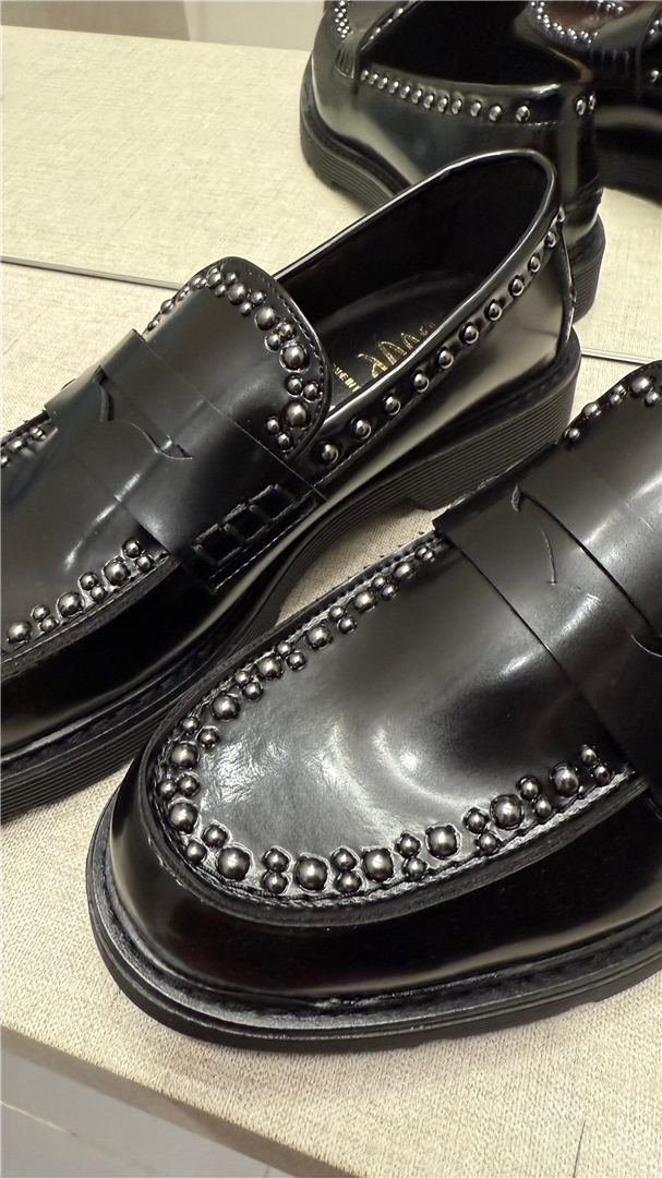 Ovye Mocassino In Pelle Con Borchie - Ovye' cod. 25/LFASTRY030BOS main:sha1=b47ed312fc8ea8a979108b58b0bd9ca8cd292d2b