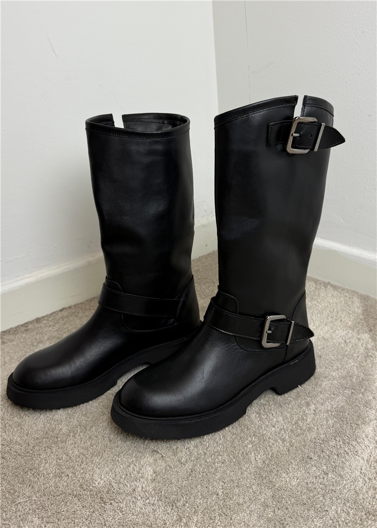 Biker In Pelle Con Fibbie - Via Mondana cod. VMD001 main:sha1=b79a9d6d88a1314d451ff157d093409dfe1f0ded