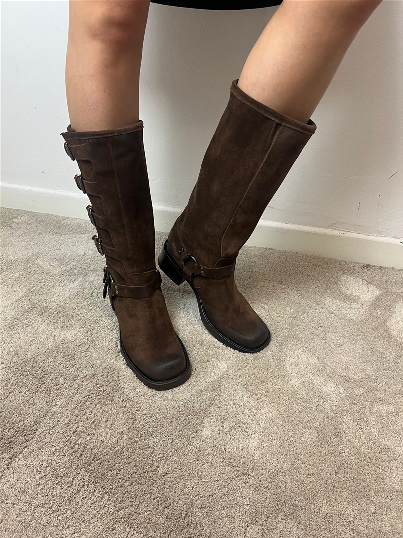 Stivale Biker In Camoscio Con Fibbie - Via Mondana cod. 4FCAM main:sha1=a9a525a0c2242a60ef218e3c67bdba357ddfa5f1