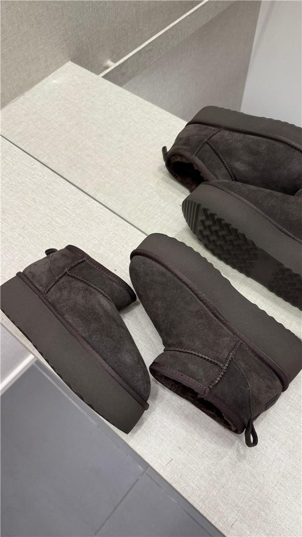 Stivaletto In Camoscio Ovyè Platform Cm 5 - Ovye' cod. 25/SEI1250CRO main:sha1=84aafb6ec5e7d6efc806fe6c54d87feff82f8730