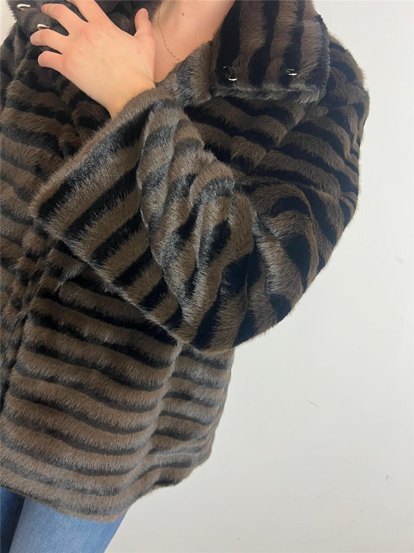 Pelliccia Con Rever E Ganci - Haveone cod. KMA_P132 main:sha1=771763448595c6bdc9219cb4f31ffc1e4fa8d245