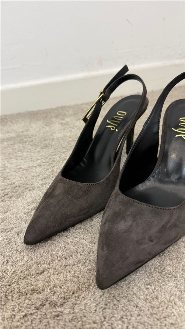 Chanel In Camoscio Con Cinturino Laterale Ovyè Tacco Cm 9 - Ovye' cod. 25/AT690CAM main:sha1=e9e050833d1ab2cb421acbfc8a1fdabe48a8cad4