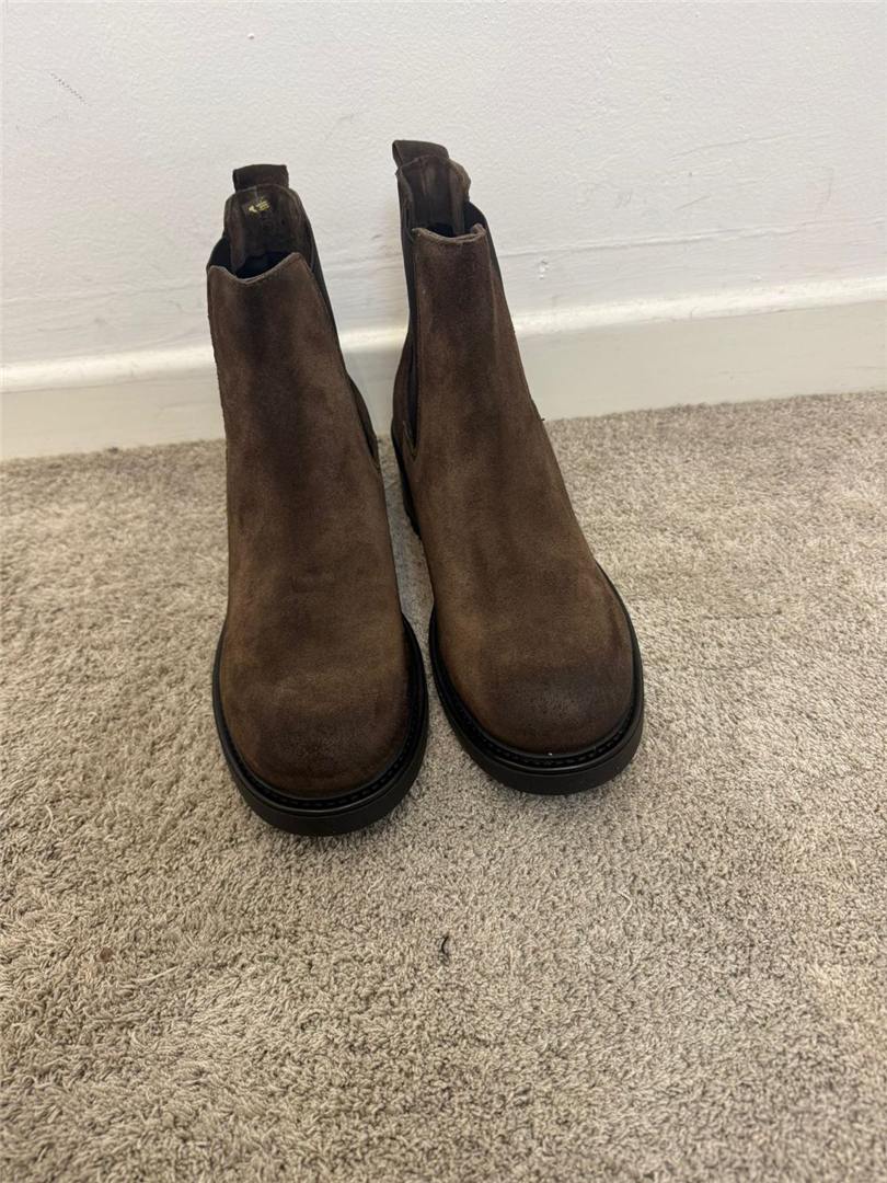 Stivaletto Chelsea In Camoscio Con Inserti Elastici Laterali Platform Cm 5 - Via Mondana cod. CHICCACAM main:sha1=4537099afb4820dbf8ef62d098859850ace3e90f