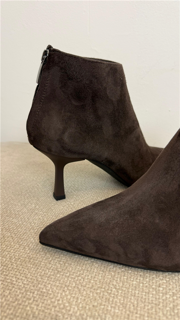 Tronchetto In Camoscio Ovyè Tacco Cm 8 - Ovye' cod. 25/AT7100CAM main:sha1=9f8303b3b52a2842bf58374d1b553c28707f3bcf