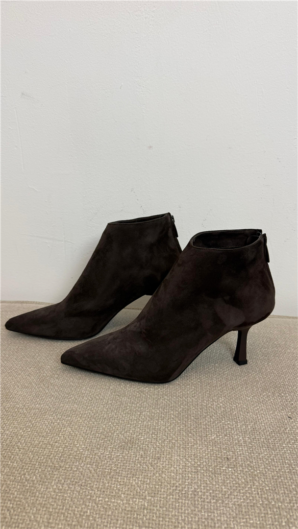 Tronchetto In Camoscio Ovyè Tacco Cm 8 - Ovye' cod. 25/AT7100CAM main:sha1=1d3e4d4573e187f86a7e97d4cf9c695c06e9c30f