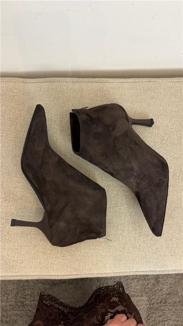 Tronchetto In Camoscio Ovyè Tacco Cm 8 - Ovye' cod. 25/AT7100CAM main:sha1=5a6f51811139e4b047be02397db416d3440a7f30