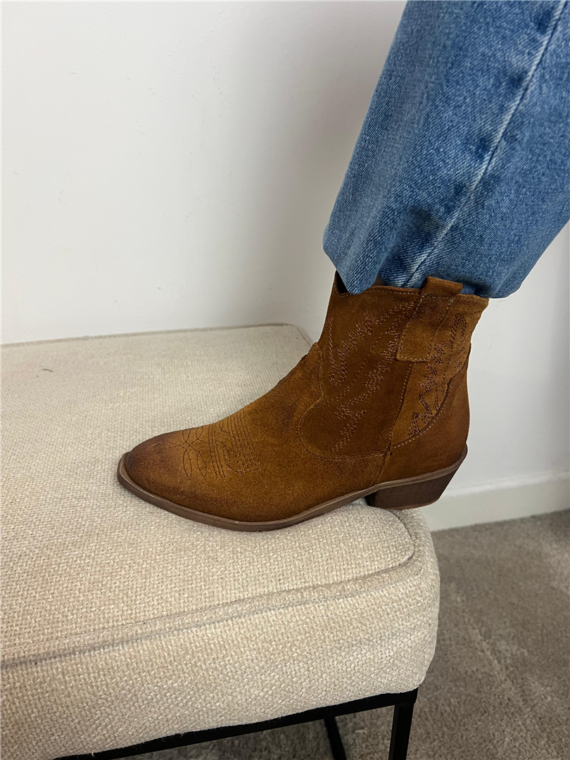 Stivaletti Texani Donna Cuoio In Camoscio Con Ricamo - Via Mondana cod. BEATRIZ main:sha1=fc7be31297e6eca1cddc26dc6840c8ff6587d1e2