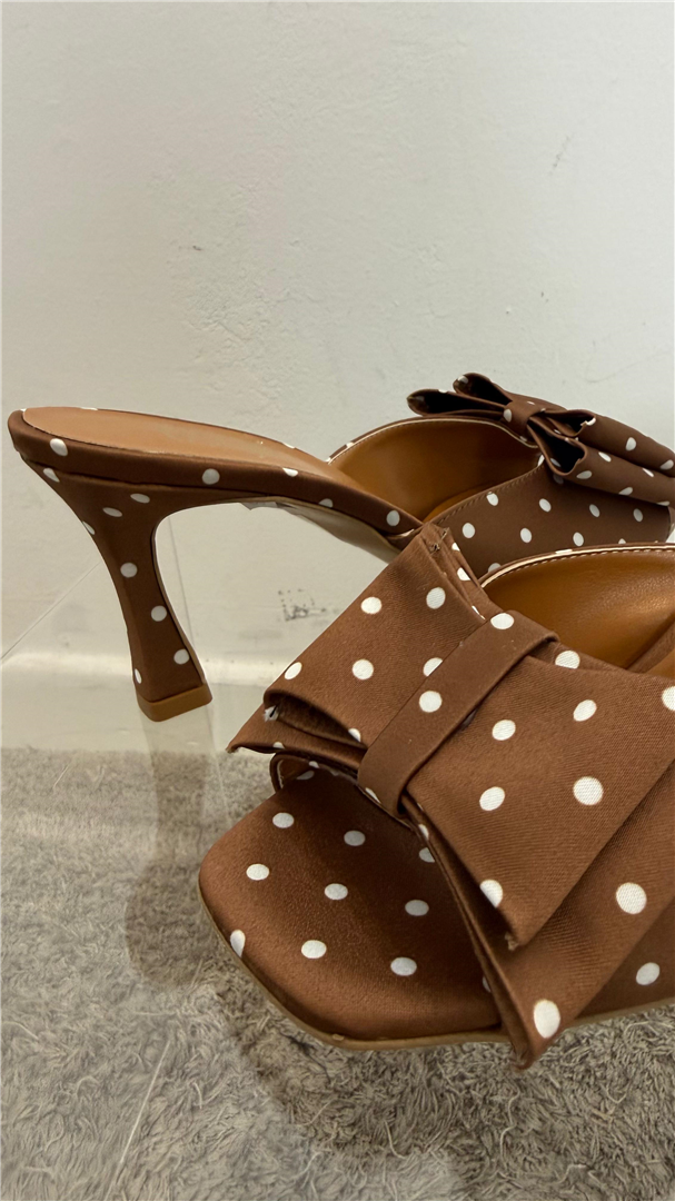 Mule Donna Ovyè A Pois Con Fiocco Tacco 8 Cm – Ss26 - Ovye' cod. 26/IR2728RAS main:sha1=815f44be4401ba08a9115dde3dcae4a35d8e20e6