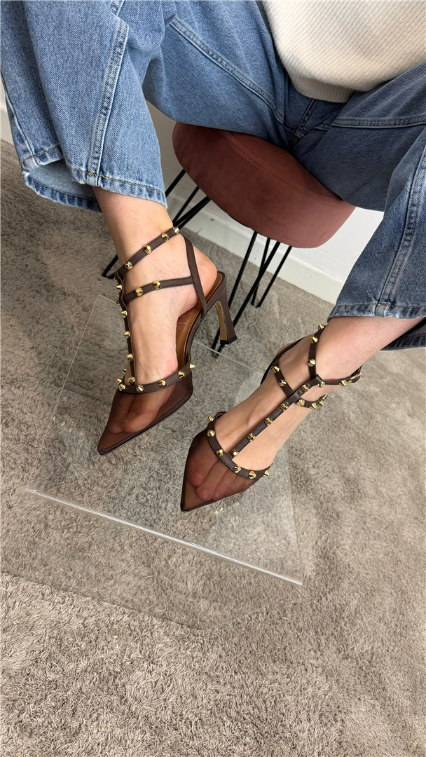 Ovyè Décolleté Marrone Con Borchie Oro – Tacco Medio E Punta A Rete - Ovye' cod. 26/AMR1310ZAN main:sha1=6f5fa0959d24946ccc232007949fd40a7b2f5319