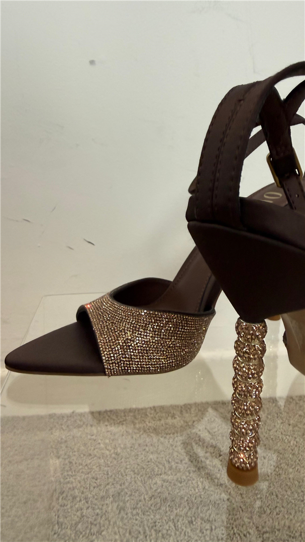 Ovyè Slingback Marrone Con Fascia Strass Oro – Tacco Gioiello Luminoso - Ovye' cod. 26/JOY625 main:sha1=b5181aa26f20b2d679500ce3c2594f6f0edef91a