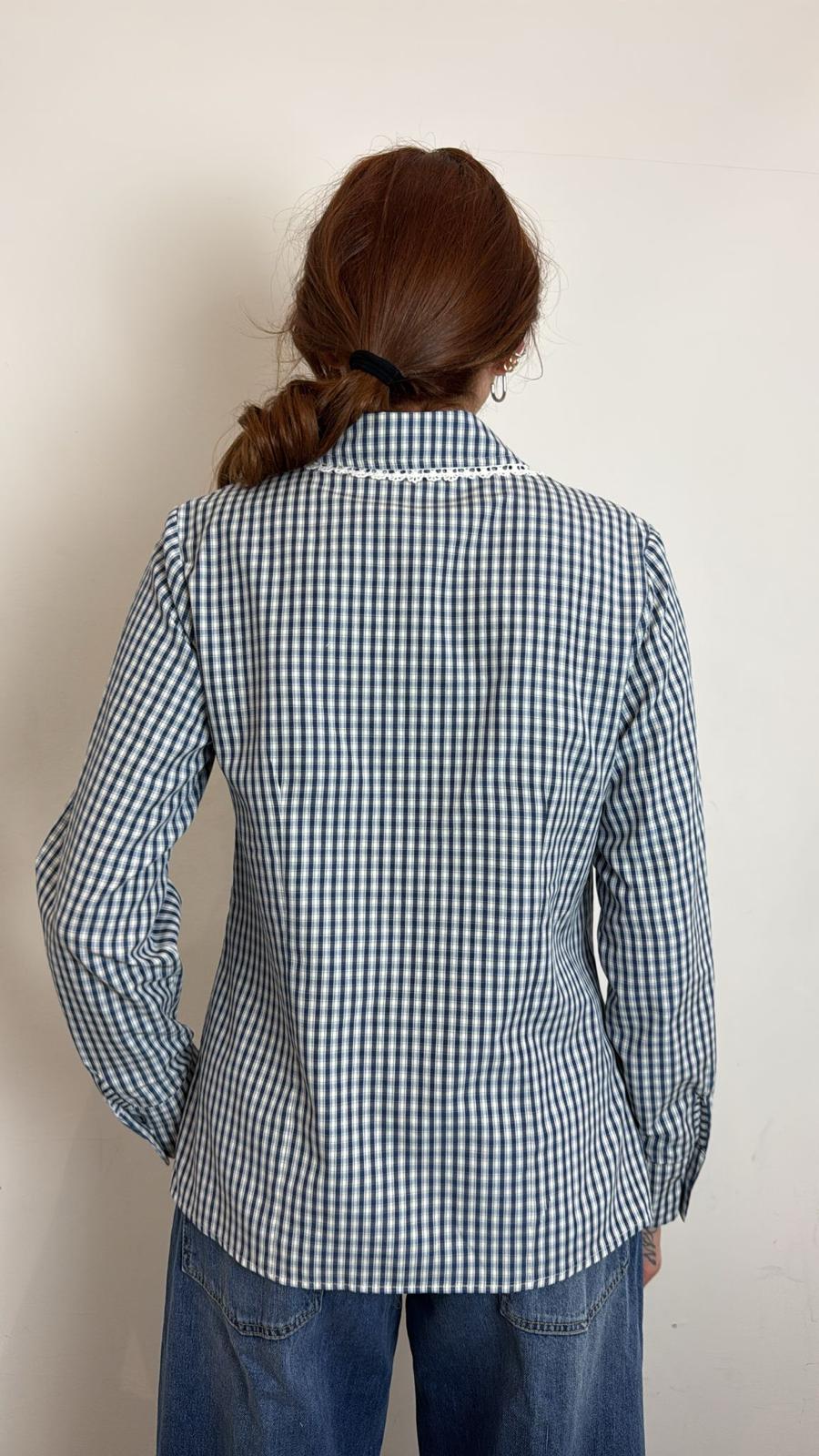 Camicia Donna A Quadretti Blu Con Pizzo | Blusa Vichy Colletto Ricamato - Vicolo cod. TAB1056 main:sha1=edd81995c23b4738efeda04fb392aaae0be5fed8