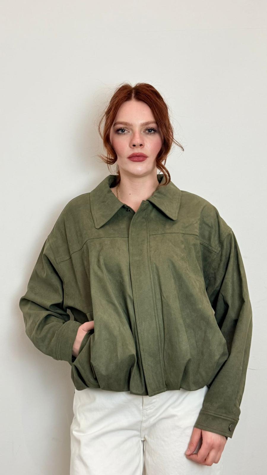 Bomber Donna Please In Suede Verde Militare – Giacca Oversize Con Zip - Grace & Mila Paris cod. VERVE main:sha1=6e628e24a917ba0693435c5253efb3b75701f728