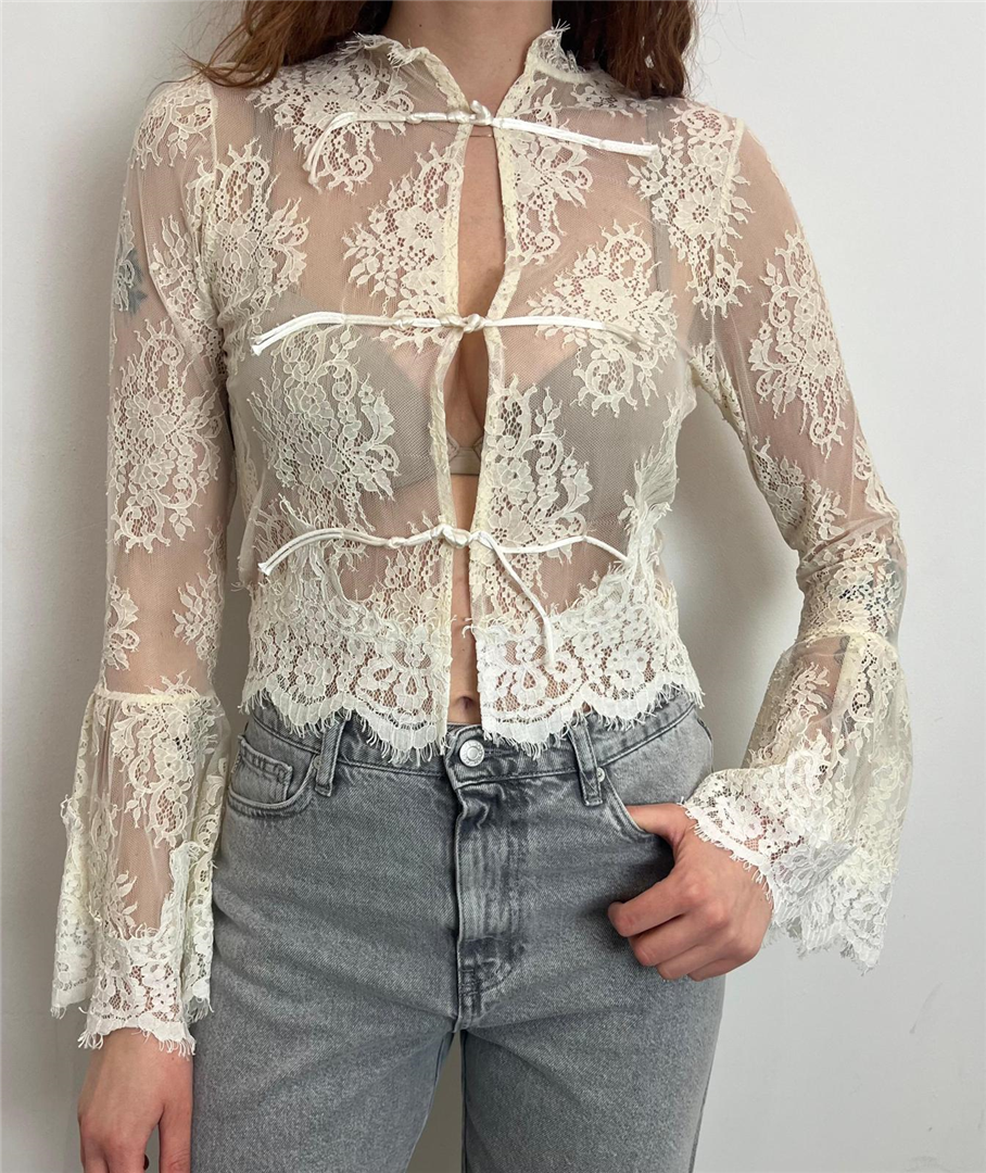 Blusa In Pizzo Con Alamari ,colletto Coreana - Vicolo cod. TAB1167 main:sha1=d7506a3a426c0f9d663323e4e284e2981dee59dd