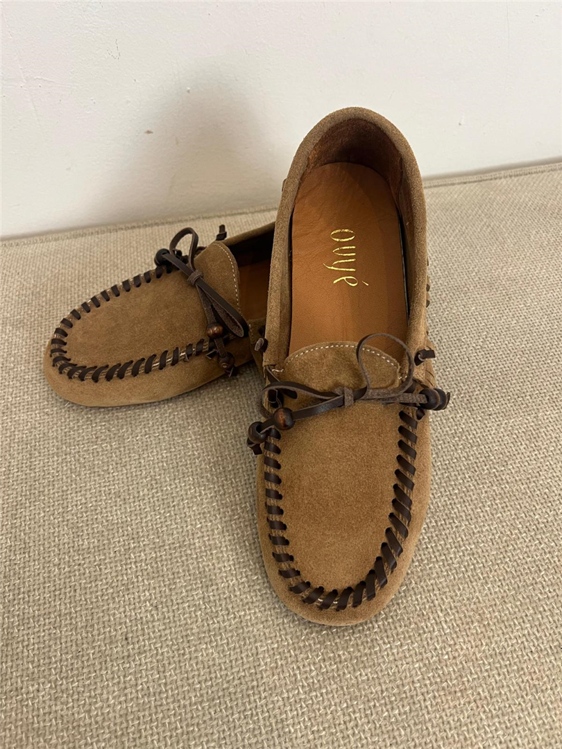 Mocassino In Camoscio Stringato Con Frange E Accessorio - Ovye' cod. 26/MY62405 main:sha1=d9e18c993dad0c94b5551767a48e203785b997f8