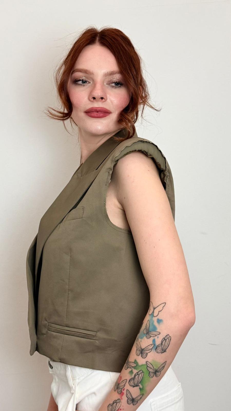 Gilet Over Crop Con Spallina - Vicolo cod. TAB0505 main:sha1=7c9c0856d3d4877720c382f434b4c6f9da11ceef