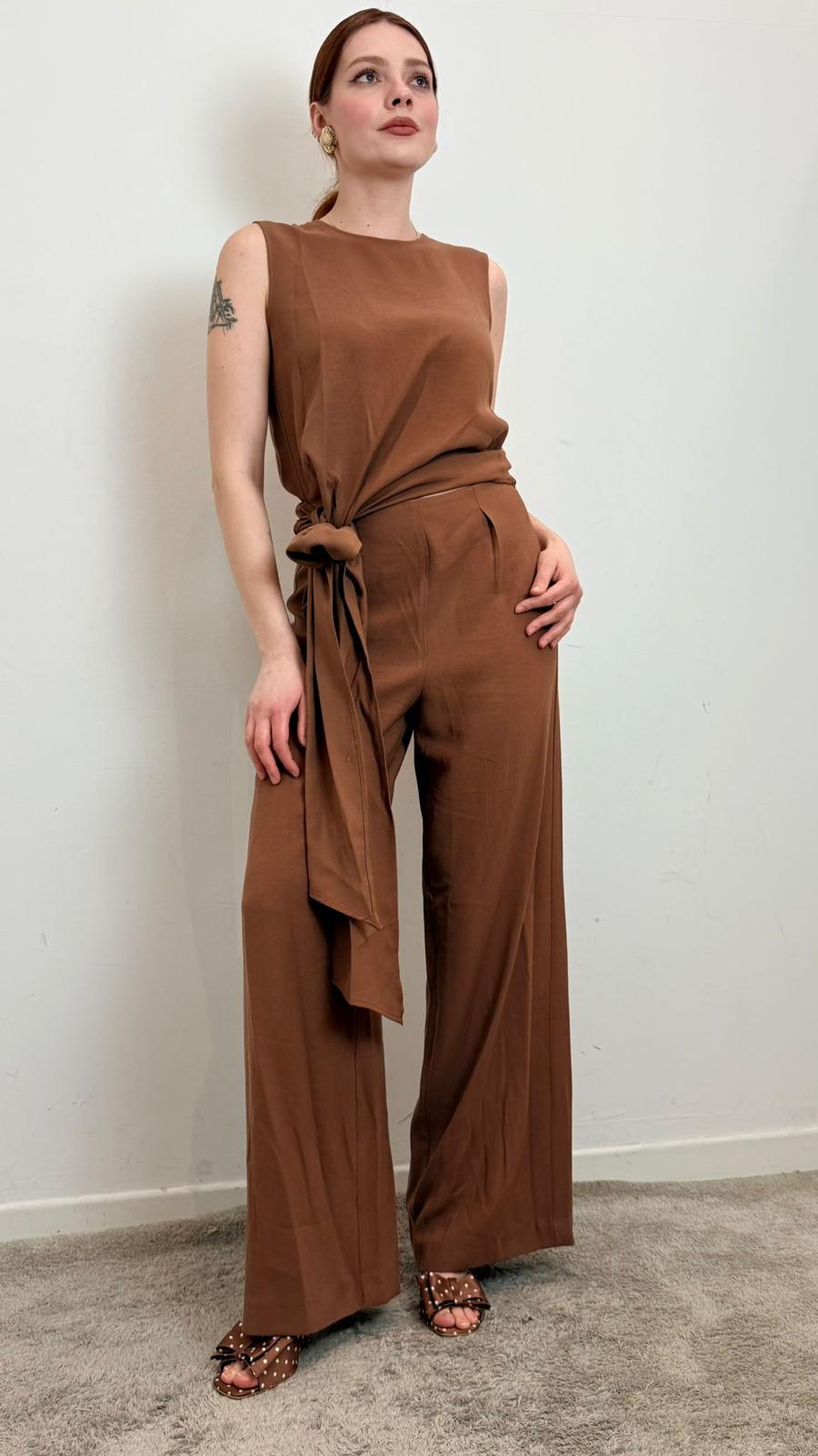 Tuta Con Oglò Sul Retro - Vicolo cod. TAB0035 main:sha1=5f8fc8d138556c77dbbd503efda5128159a8ccc9