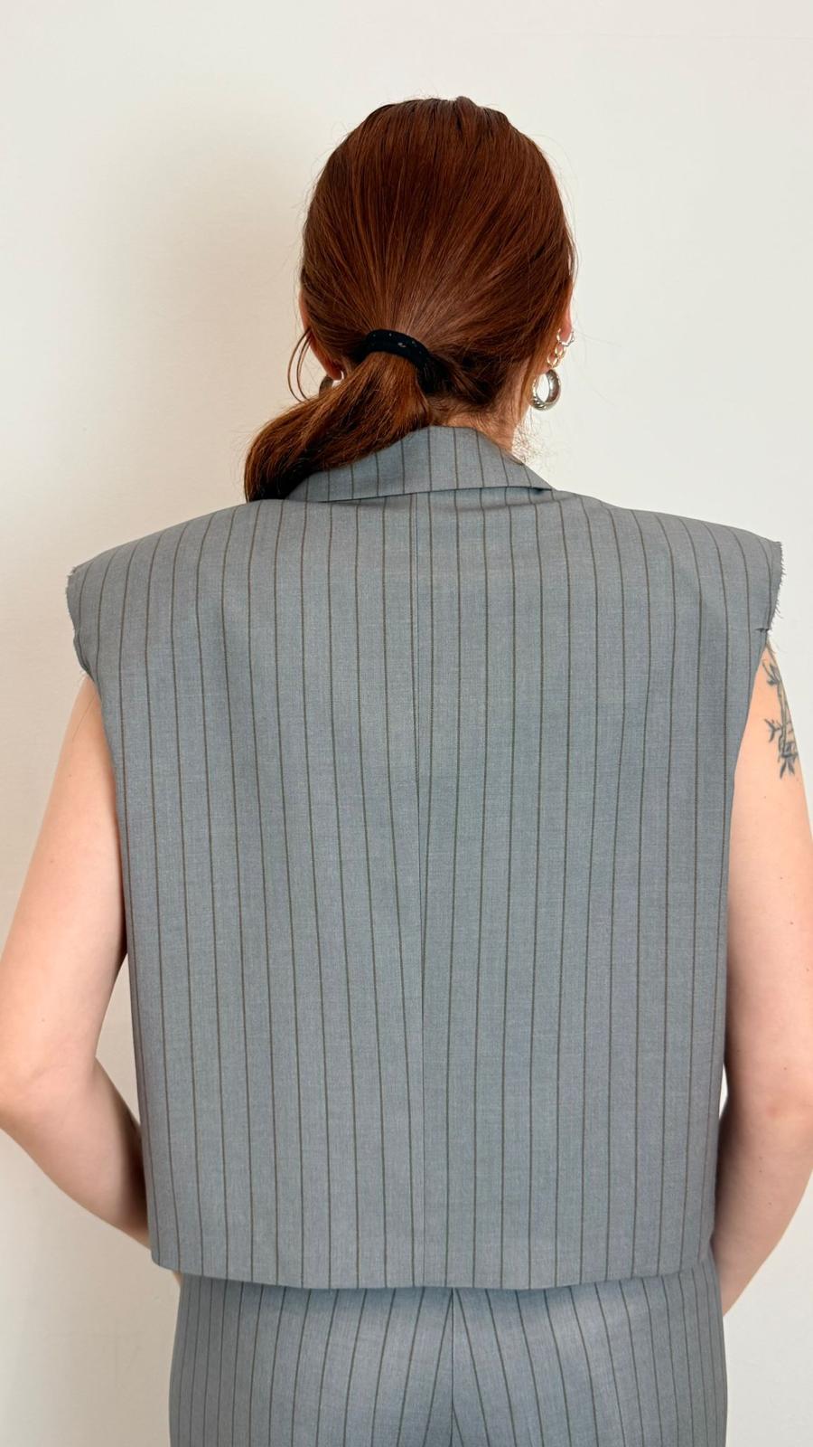 Gilet Over Crop Gessato Con Spallina - Vicolo cod. TAB1303 main:sha1=6b0b338403135c8a33f2d834993f0565a2fbad15