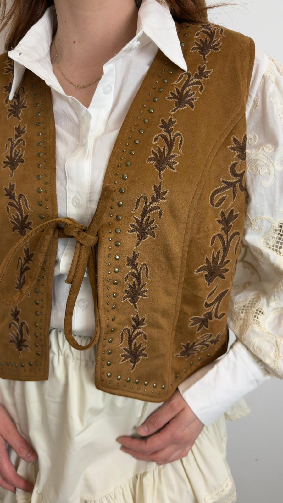 Gilet Ricamato Sul Davanti - Haveone cod. LSS_Q025 main:sha1=f9a2ea6599c7f20fdaf07ea7dbcac04c5ad65588