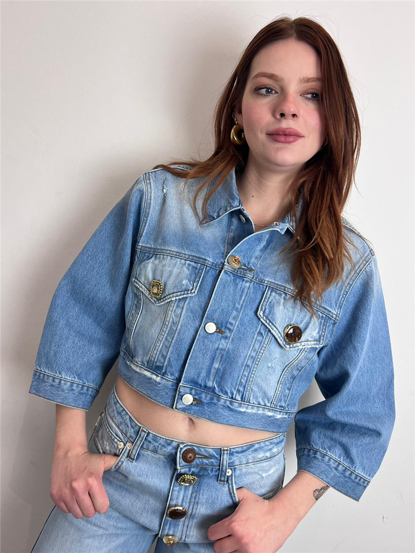 Giacca Denim Crop Con Bottoni Gioiello - Vicolo cod. DAB5109 main:sha1=c177f708423784a3e40b99db9ed4ff67d50c681f