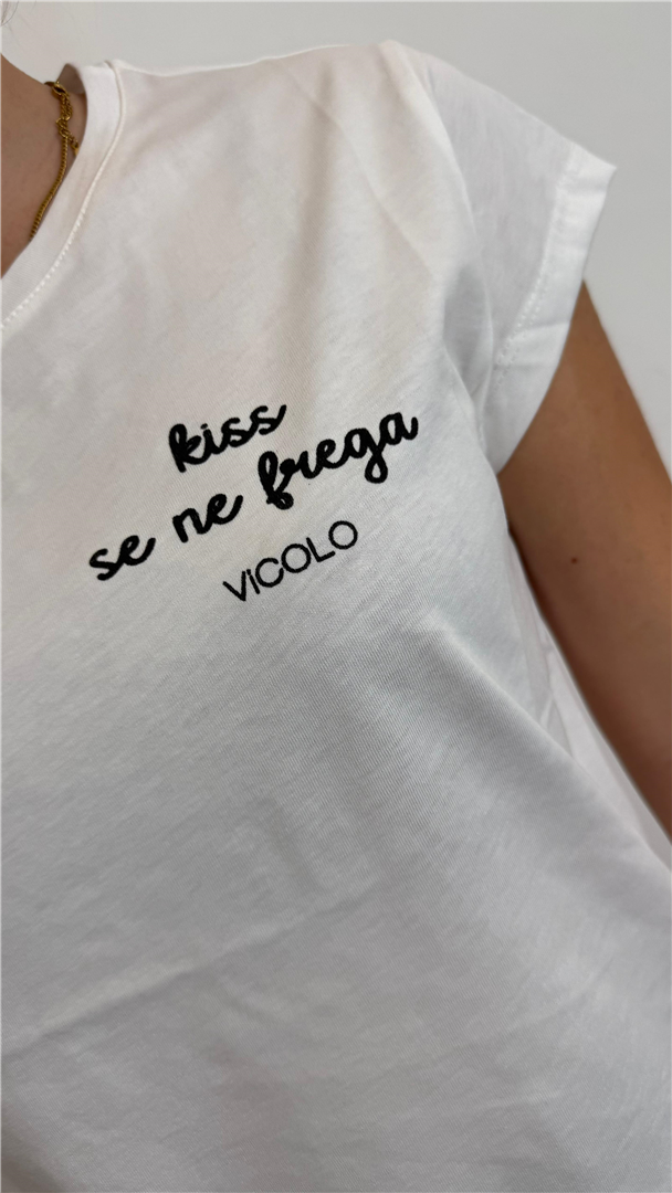 T Shirt Stampa Kiss Se Ne Frega - Vicolo cod. RAB0600 main:sha1=441a5f30c4f586aeb758a2e9c80325afffada2a8