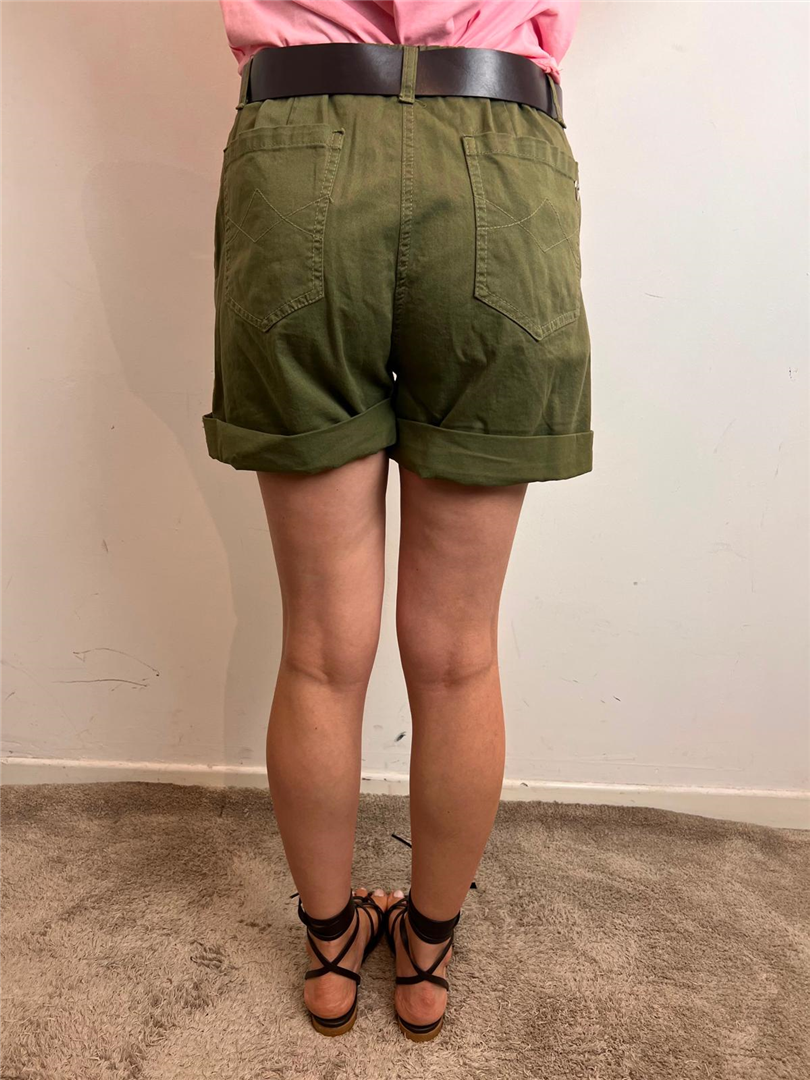 Shorts Regular Con Risvolto E Cintura - Please cod. D0JEAV2CCC main:sha1=84b4aafd781c418b920a82f8e12befb7f072b126