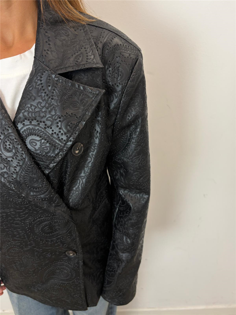 Blazer Over Doppiopetto In Ecopelle Lavorazione Ricamo - Haveone cod. JGE_R039 main:sha1=55e860ae3865aa1341a2d4680b8ae59012a9f5ea