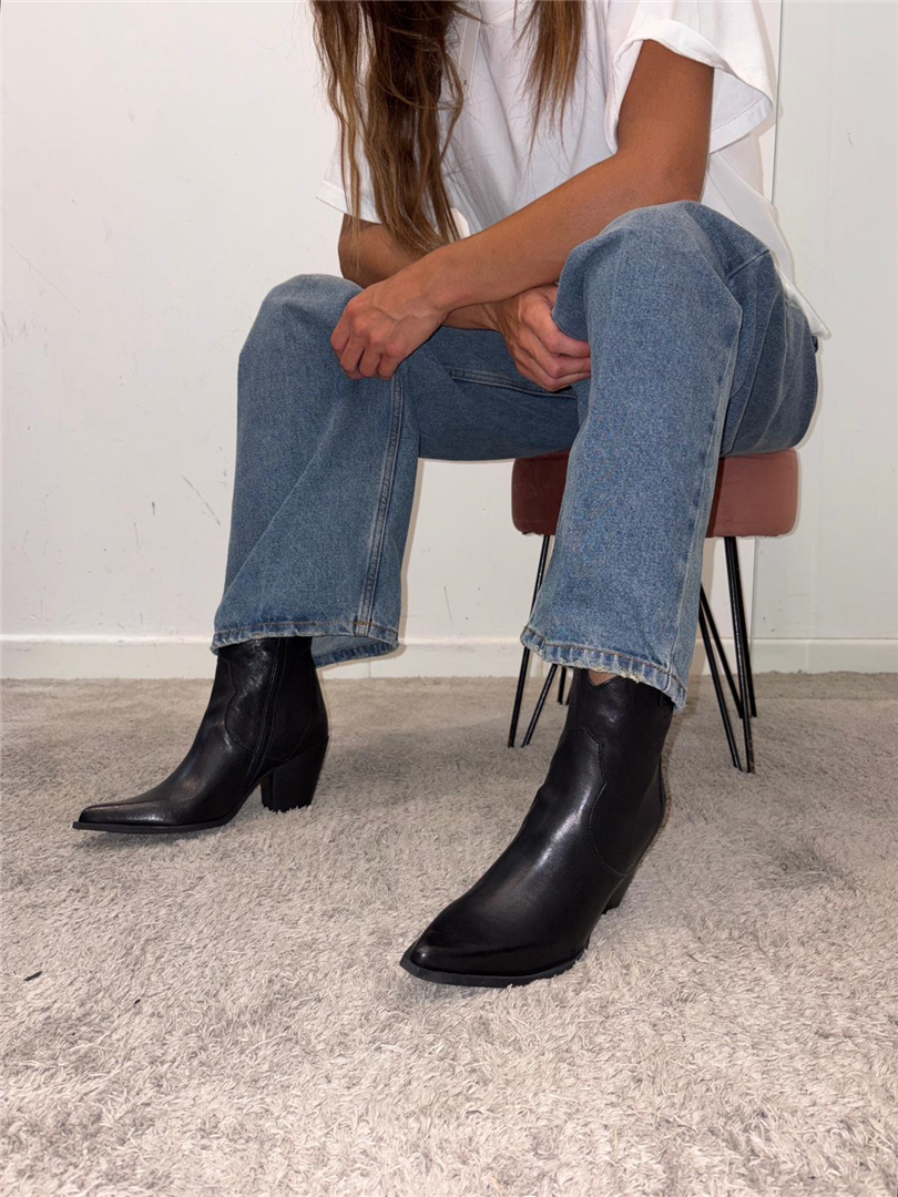 Stivaletto In Pelle Con Punta Affusolata Con Zip Laterale Tacco Cm 7 - Via Mondana cod. BELIZE main:sha1=3faa260893569b606ad94272d055be0e8f7c501e
