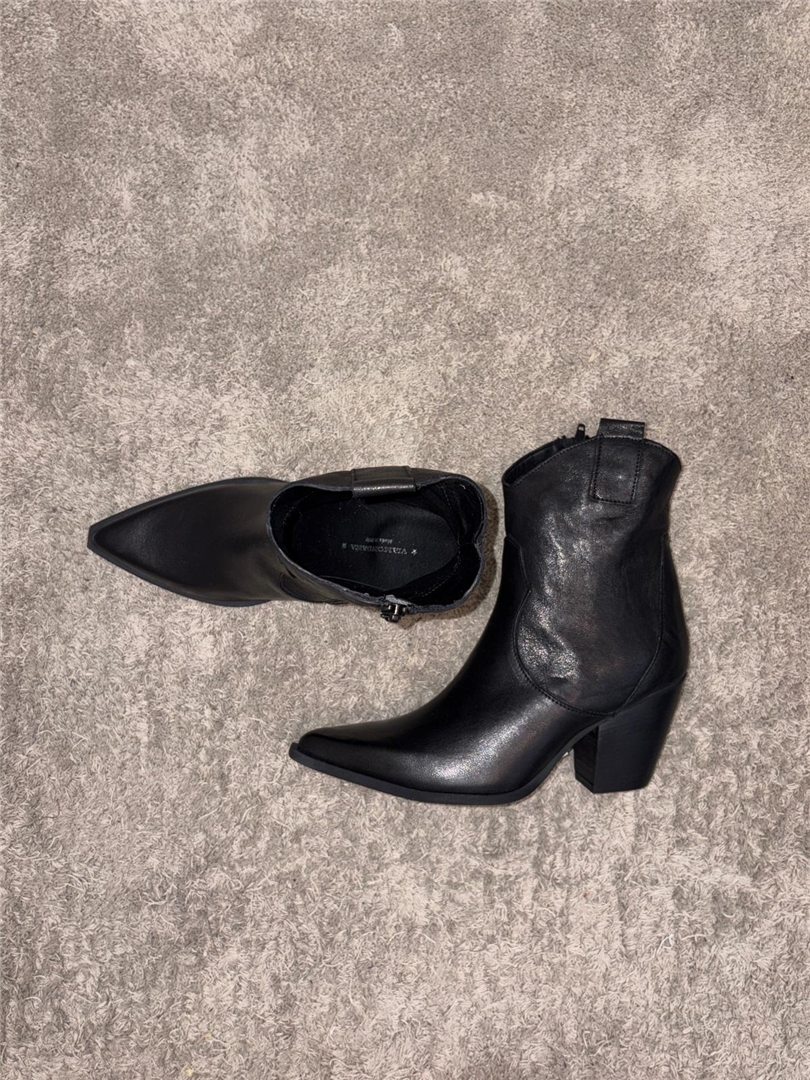 Stivaletto In Pelle Con Punta Affusolata Con Zip Laterale Tacco Cm 7 - Via Mondana cod. BELIZE main:sha1=ceb0a91a95577291b682e67731236bebd9b6c592