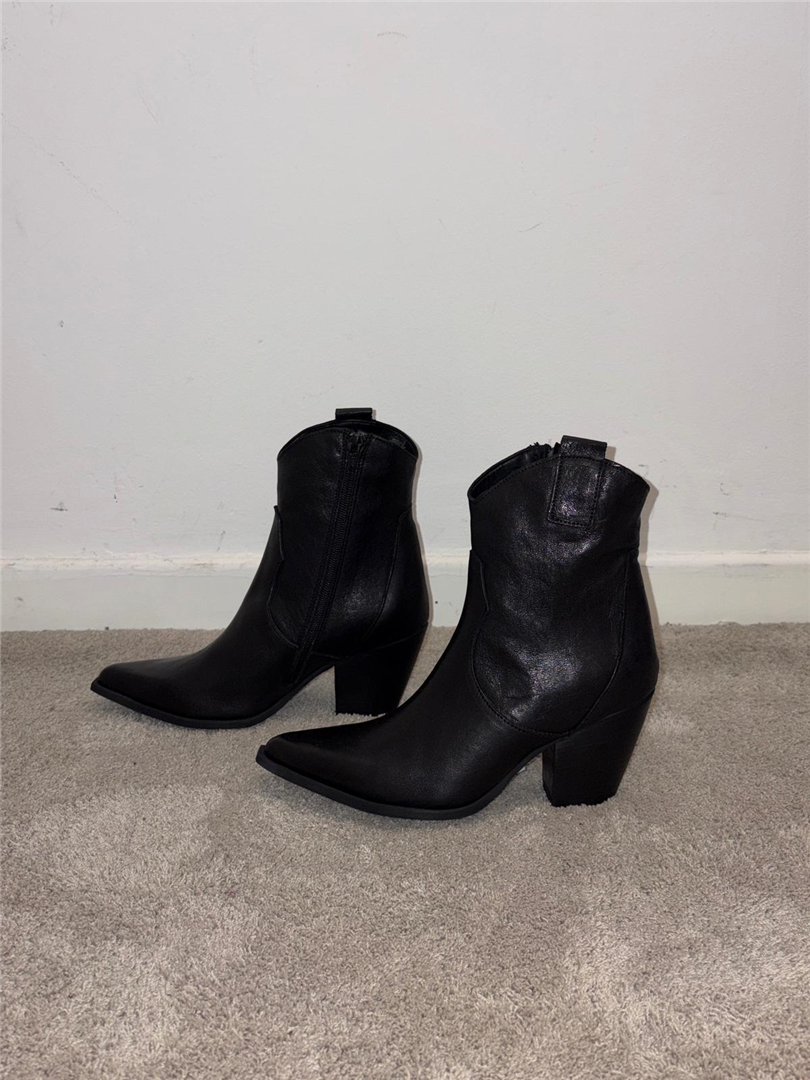 Stivaletto In Pelle Con Punta Affusolata Con Zip Laterale Tacco Cm 7 - Via Mondana cod. BELIZE main:sha1=626c86a071ae282eee7b56f438cb711f6ad49e9d
